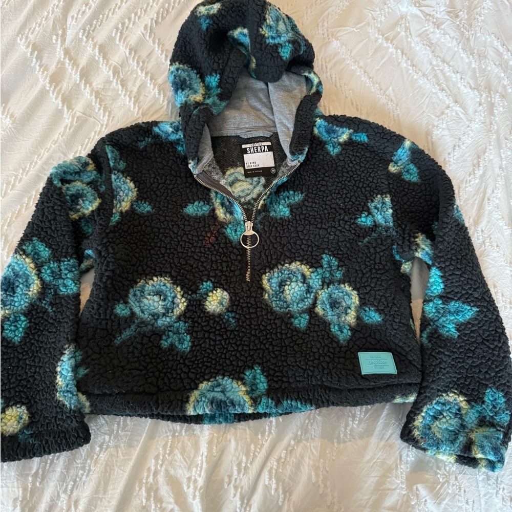 Justice Sherpa Jacket - Black and Teal